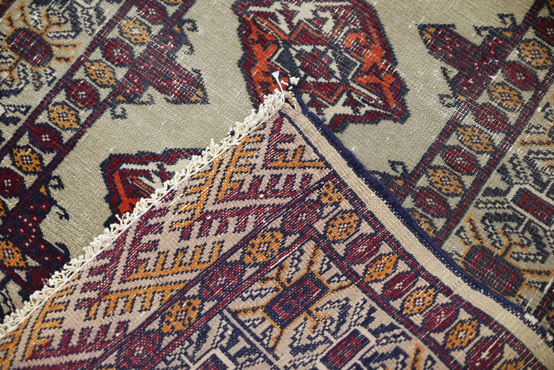 brown Accent rug 2' 1" x 3' 0"