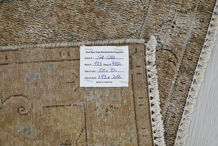 brown Accent rug 1' 11" x 2' 8"