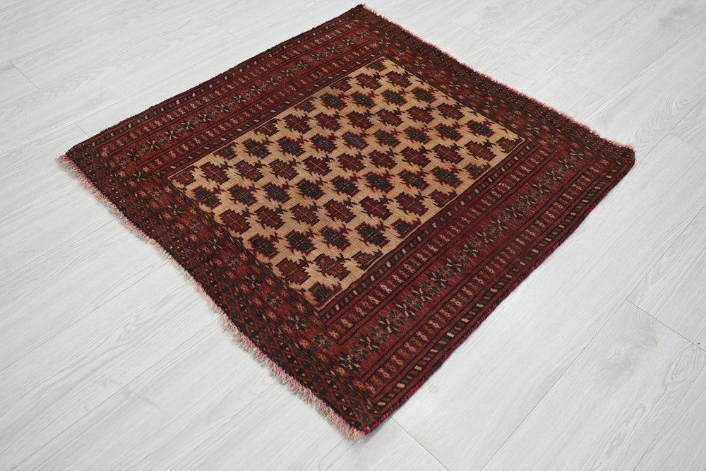 brown Accent rug 2' 9" x 2' 9"