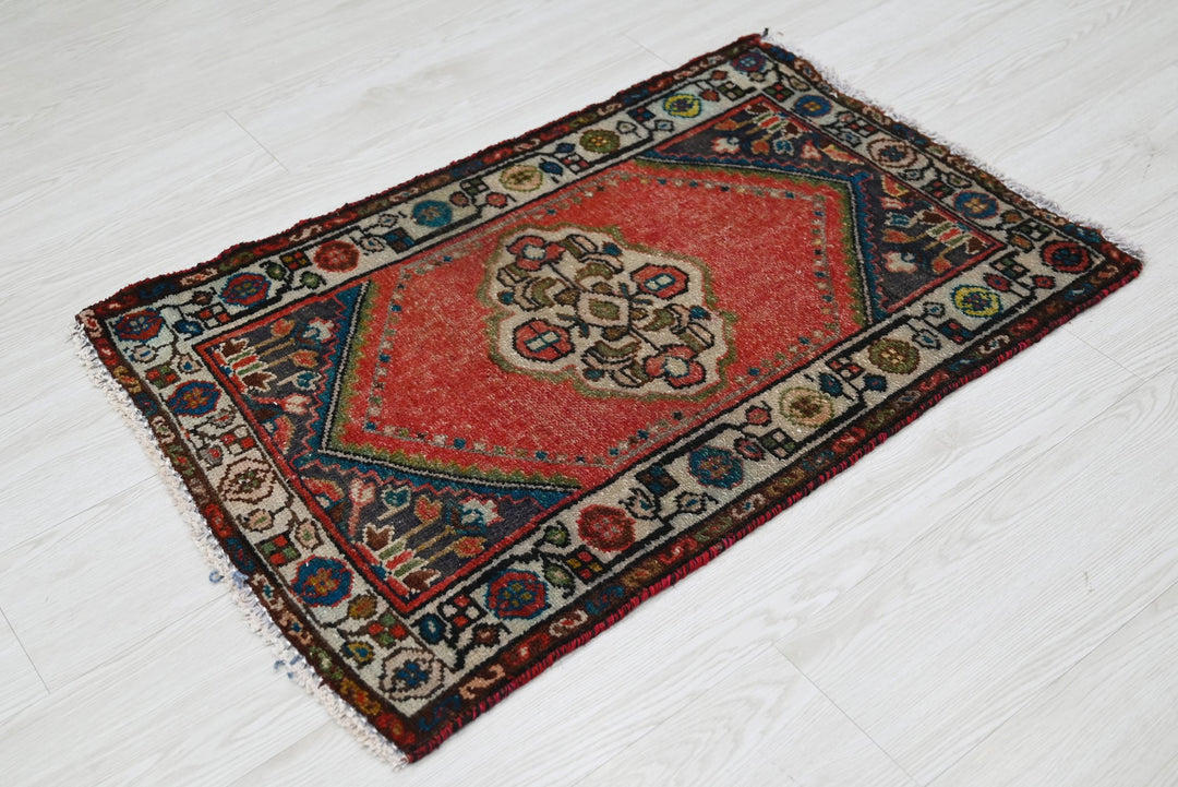 red Accent rug 1' 10" x 2' 10"