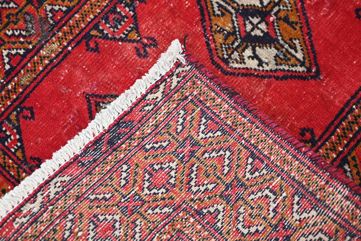 red Accent rug 2' 0" x 2' 11"