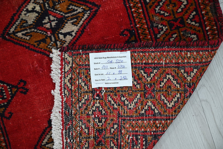 red Accent rug 2' 0" x 2' 11"