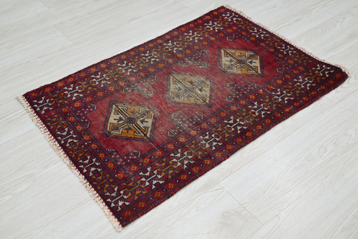 red Accent rug 1' 10" x 2' 8"