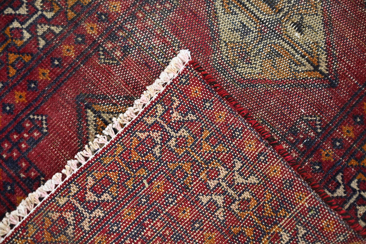 red Accent rug 1' 10" x 2' 8"