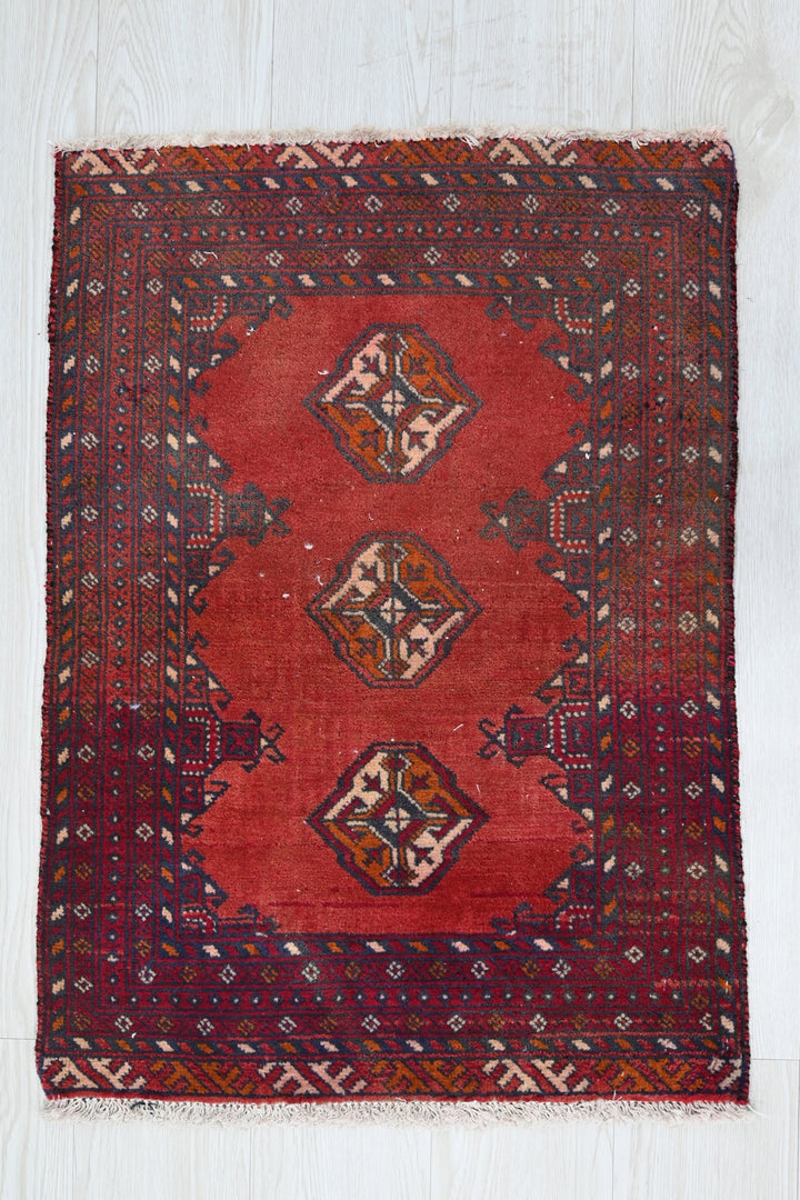 red Accent rug 1' 10" x 2' 8"