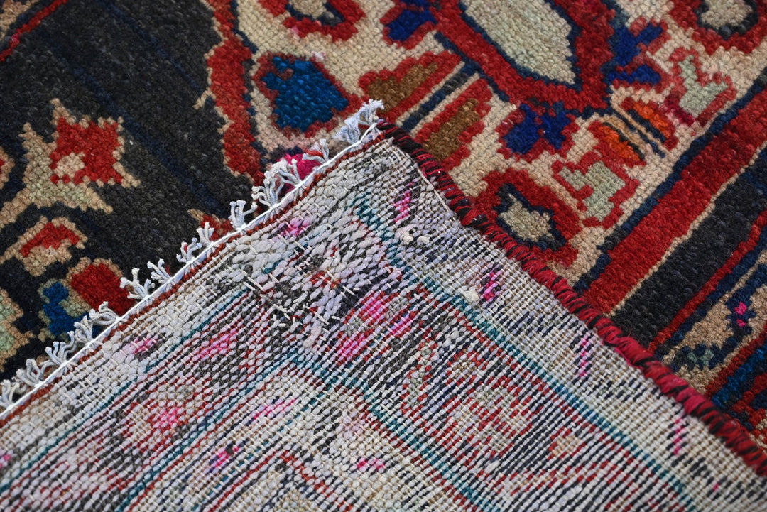 black Accent rug 1' 11" x 2' 10"