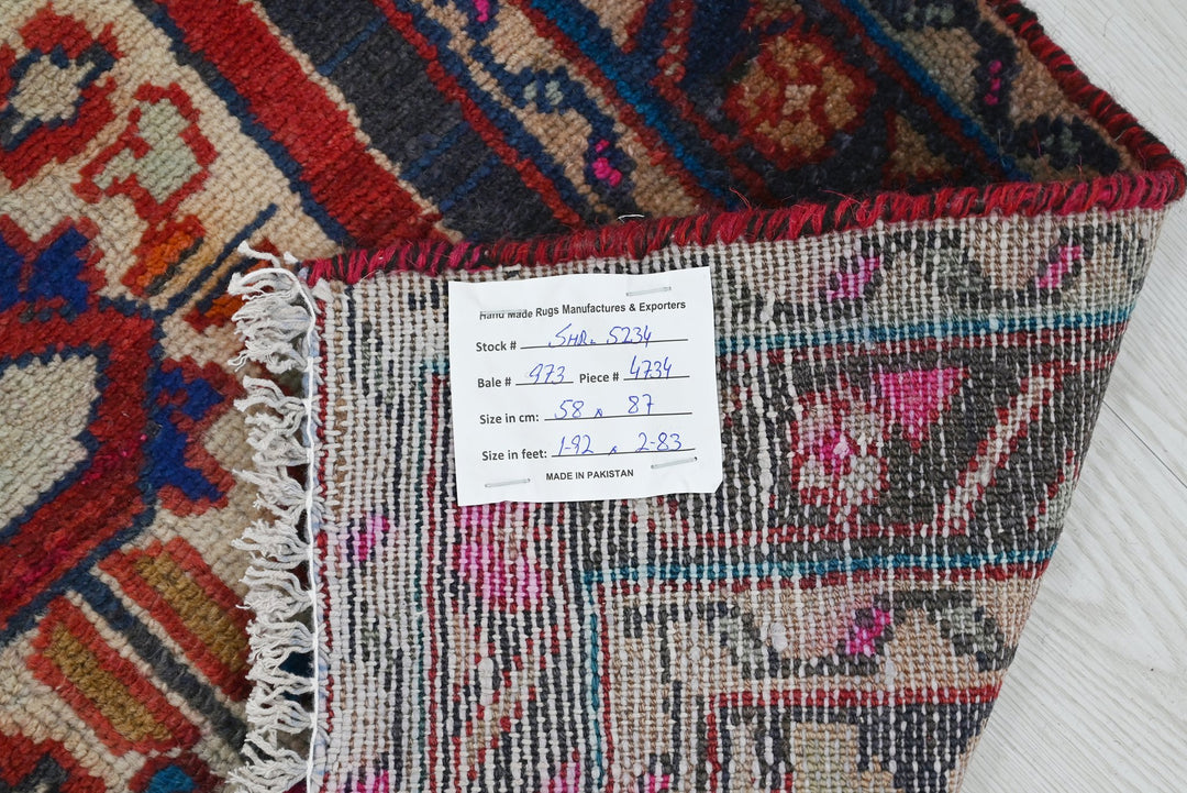 black Accent rug 1' 11" x 2' 10"