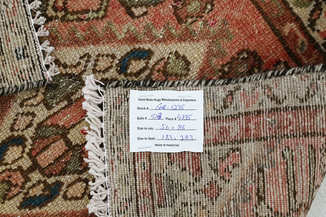 pink Accent rug 1' 10" x 2' 10"