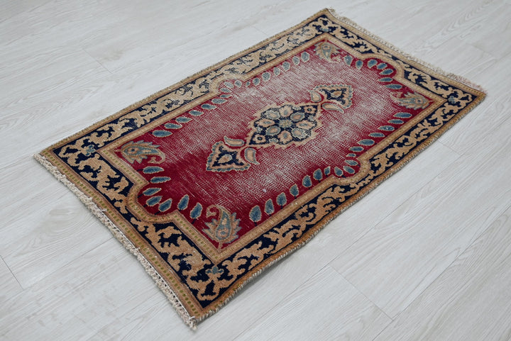 red Accent rug 1' 10" x 3' 1"