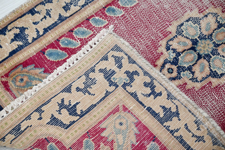 red Accent rug 1' 10" x 3' 1"