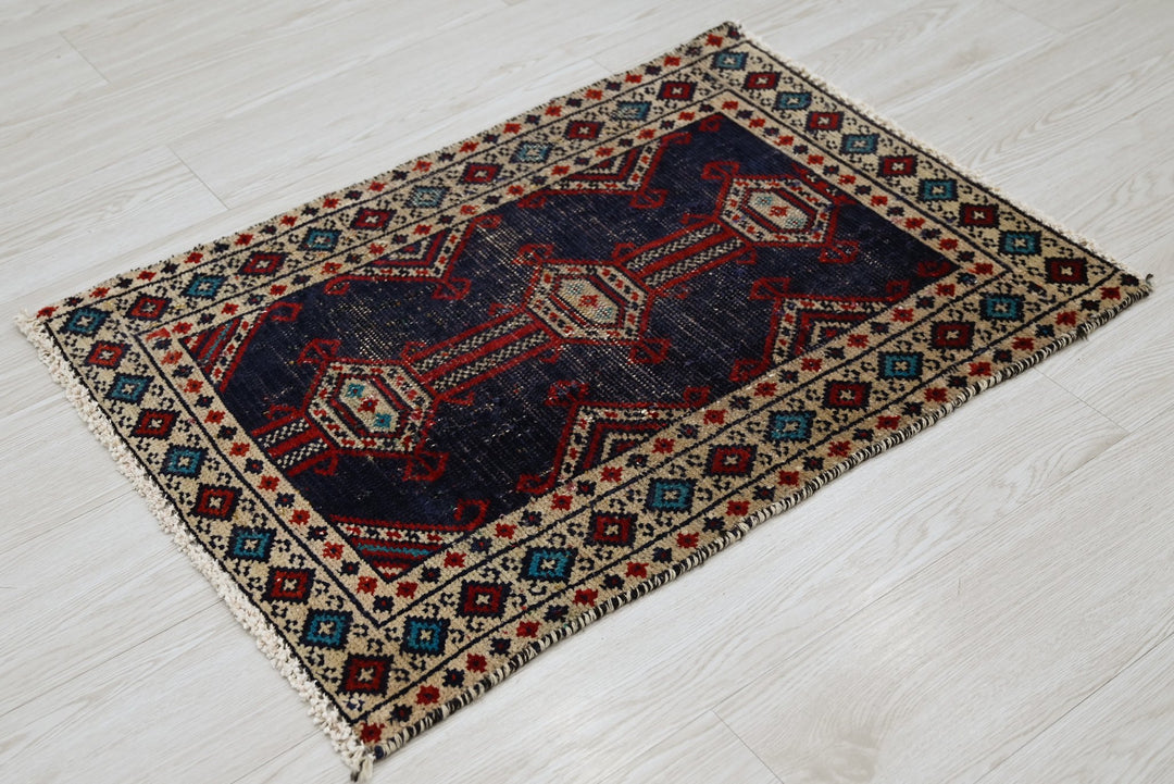 blue Accent rug 2' 0" x 2' 9"