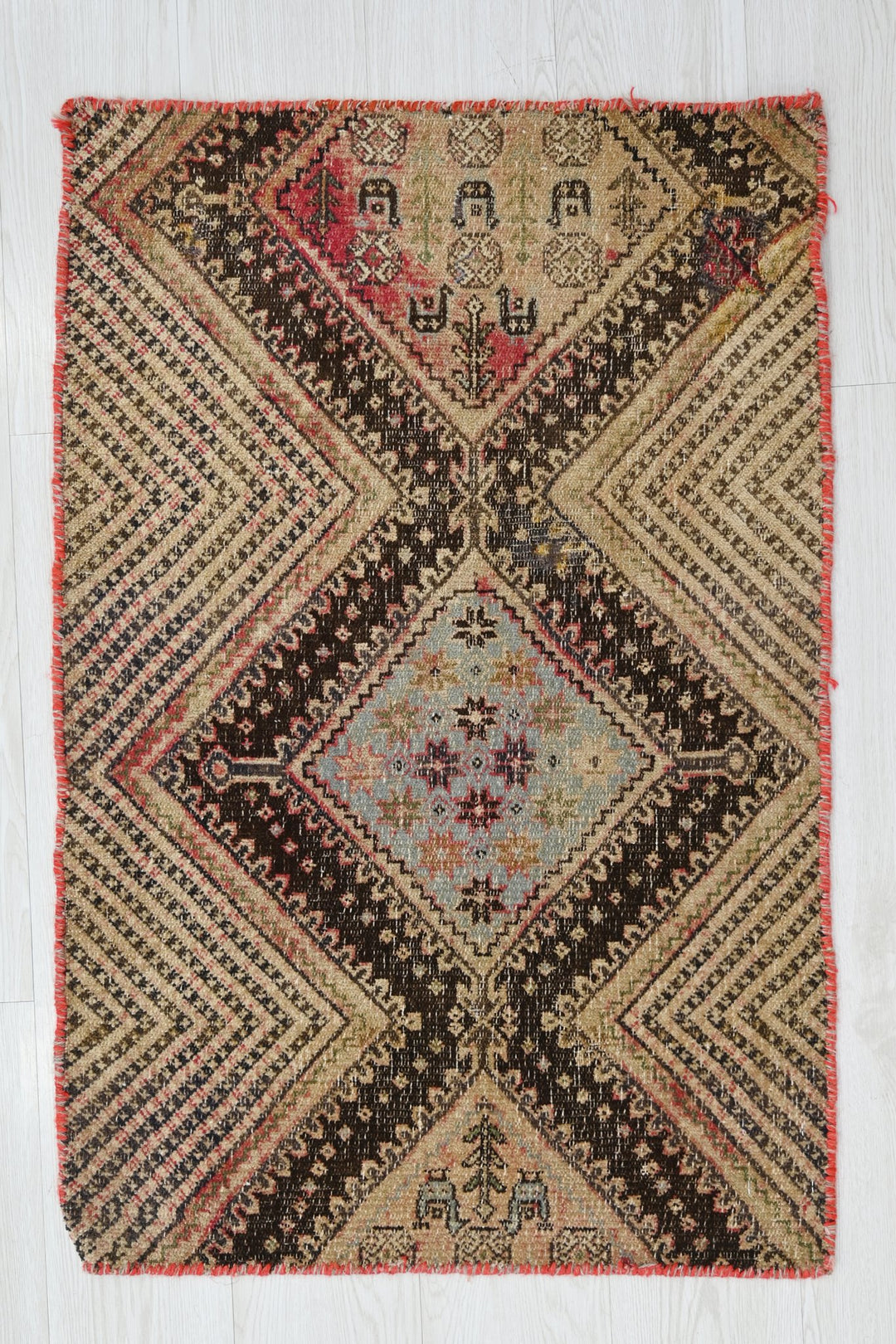 brown Accent rug 2' 0" x 3' 0"