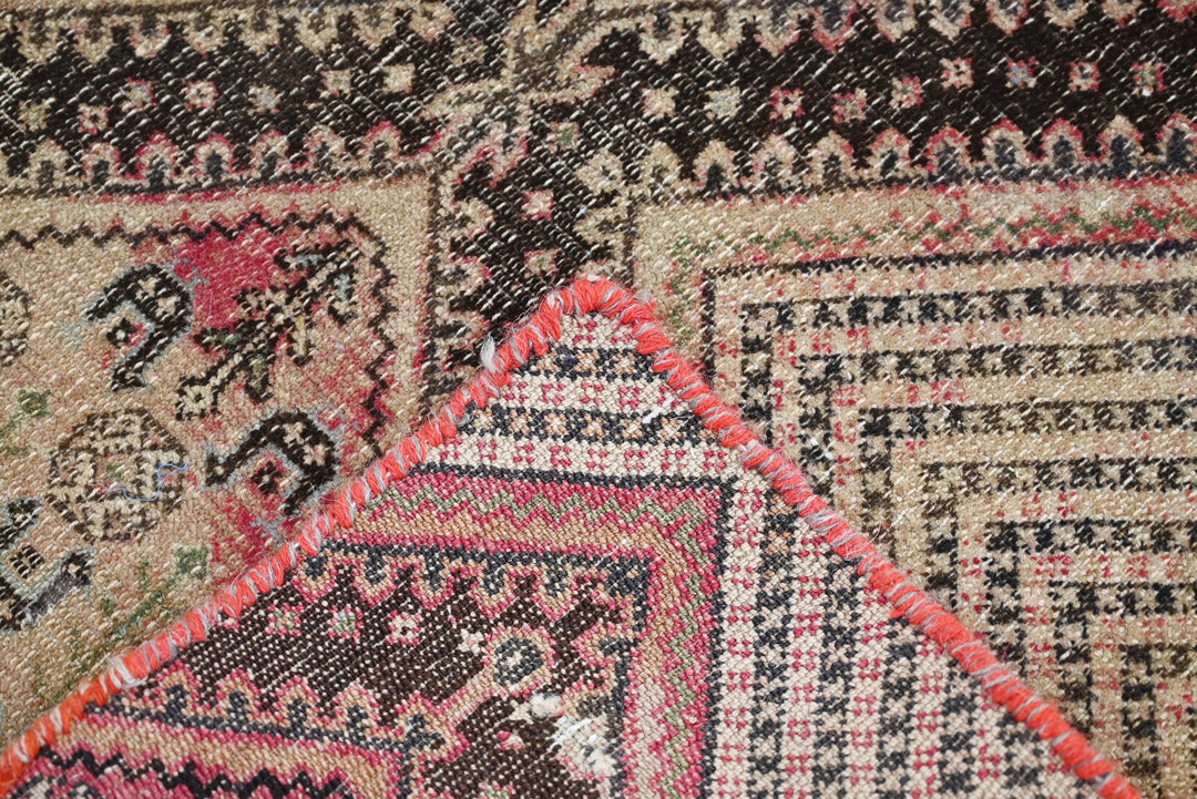 brown Accent rug 2' 0" x 3' 0"