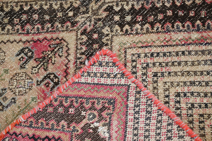 brown Accent rug 2' 0" x 3' 0"