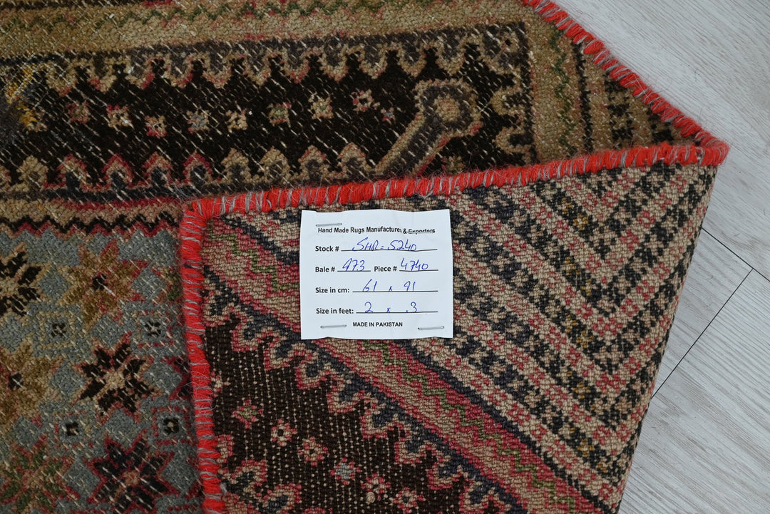 brown Accent rug 2' 0" x 3' 0"