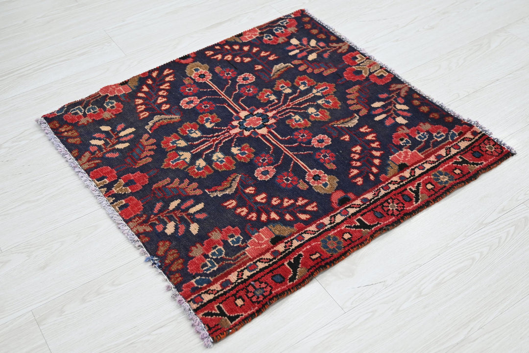 blue Accent rug 2' 5" x 2' 6"