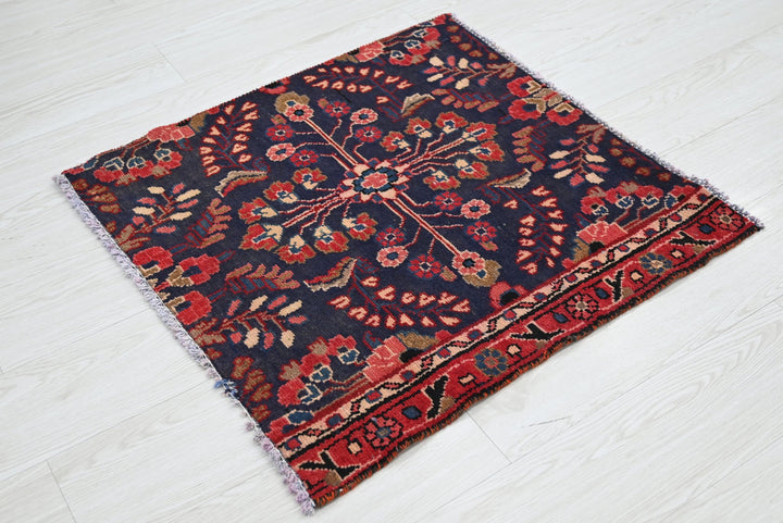 blue Accent rug 2' 5" x 2' 6"