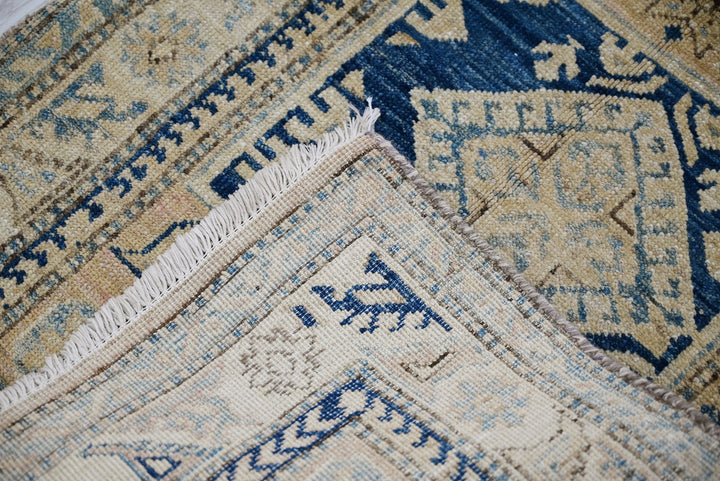 brown Accent rug 2' 0" x 2' 10"