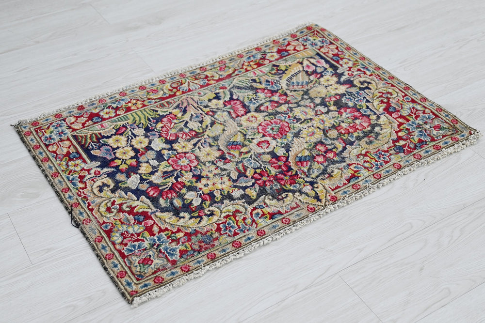 blue Accent rug 1' 11" x 2' 10"