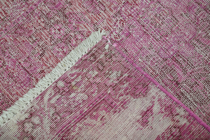 pink Accent rug 1' 9" x 2' 8"