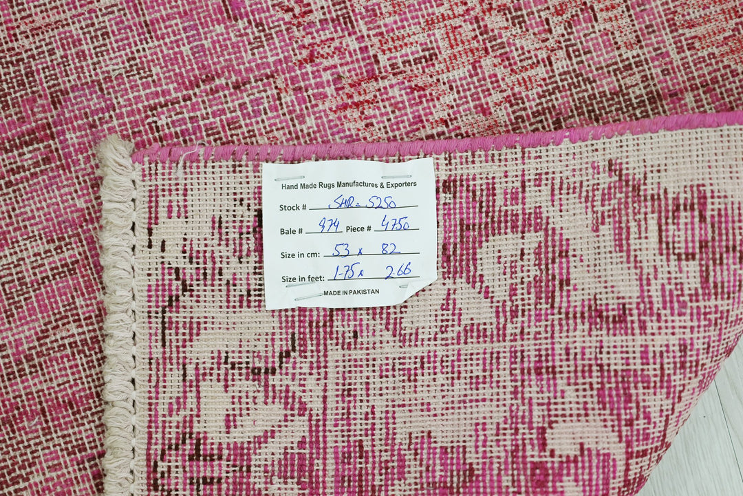 pink Accent rug 1' 9" x 2' 8"