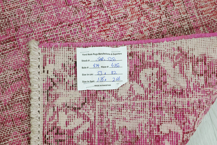 pink Accent rug 1' 9" x 2' 8"