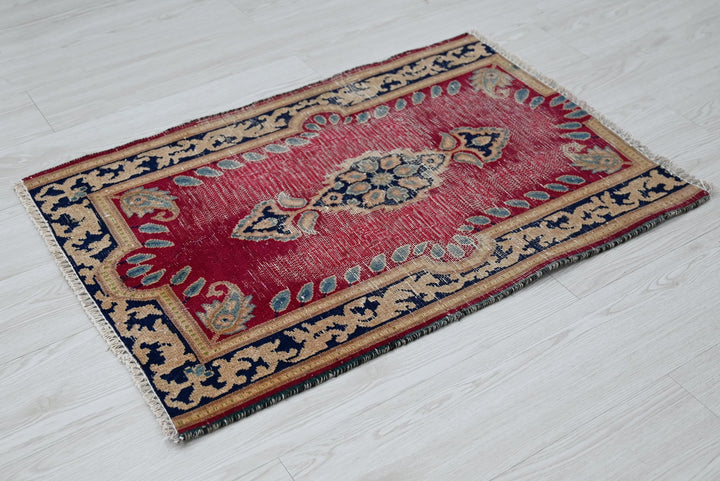 red Accent rug 1' 11" x 2' 10"