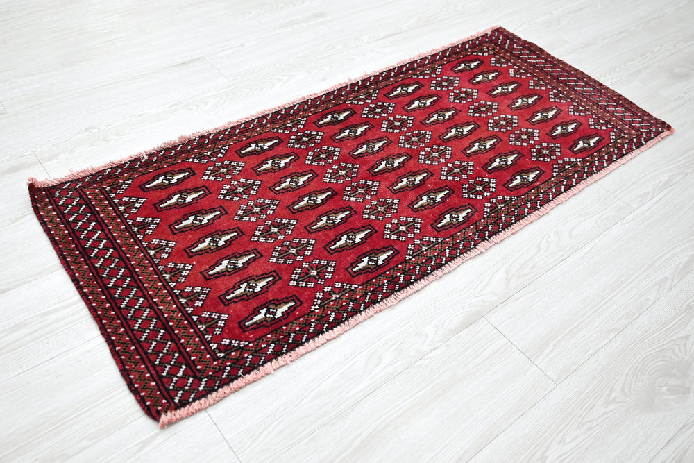 red Accent rug 1' 8" x 4' 3"
