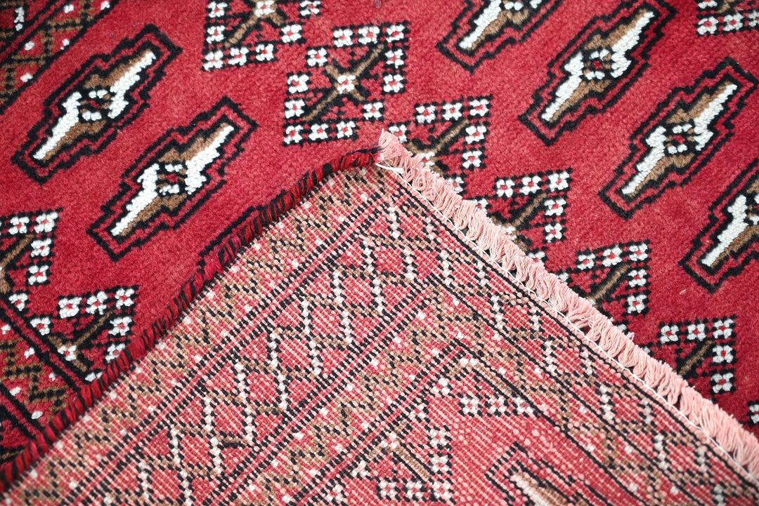 red Accent rug 1' 8" x 4' 3"