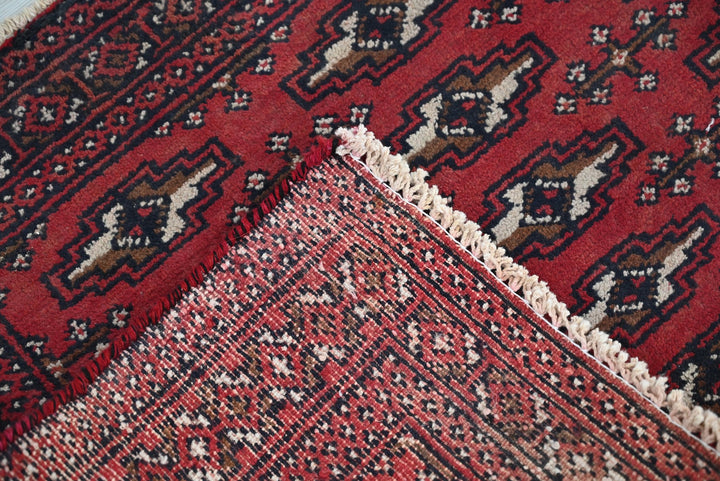 red Accent rug 2' 0" x 4' 4"