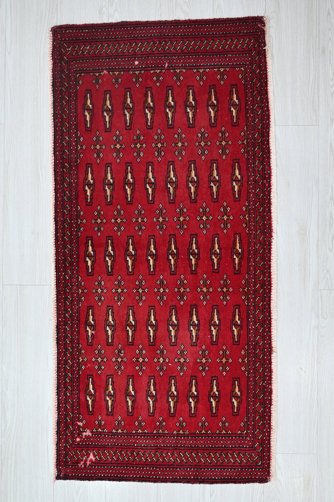 red Accent rug 2' 0" x 4' 3"