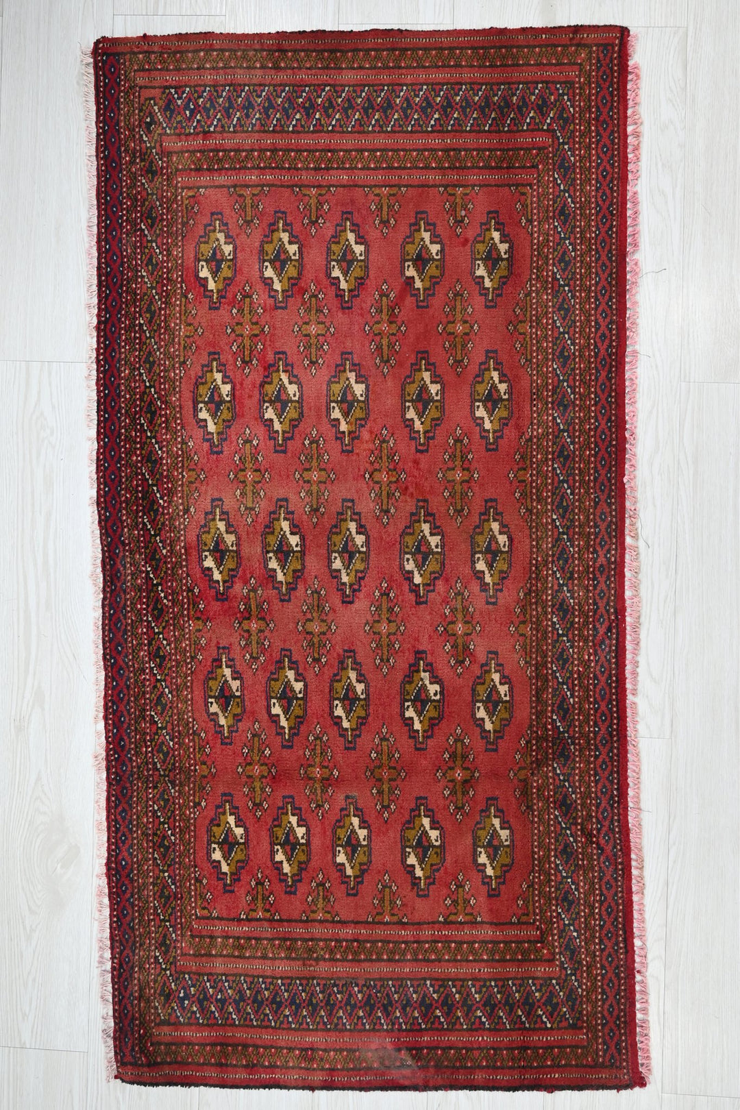 red Accent rug 2' 4" x 4' 6"