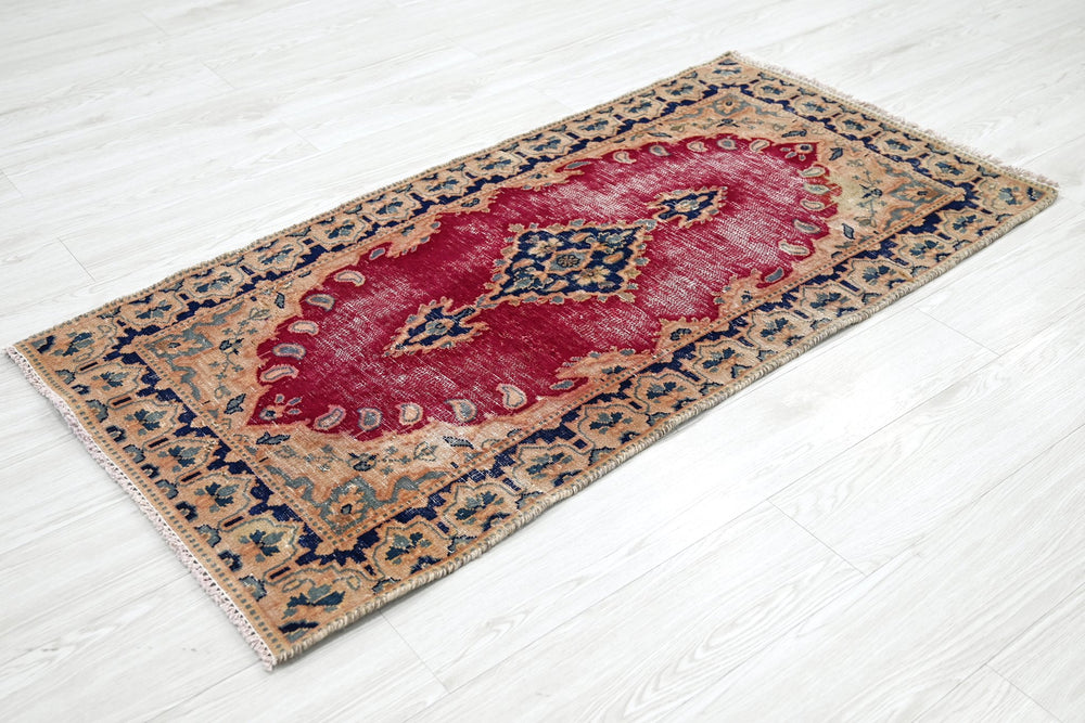 red Runner rug 2' 4" x 4' 10"