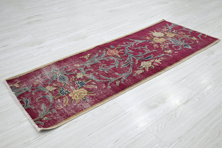 red Runner rug 2' 0" x 5' 5"