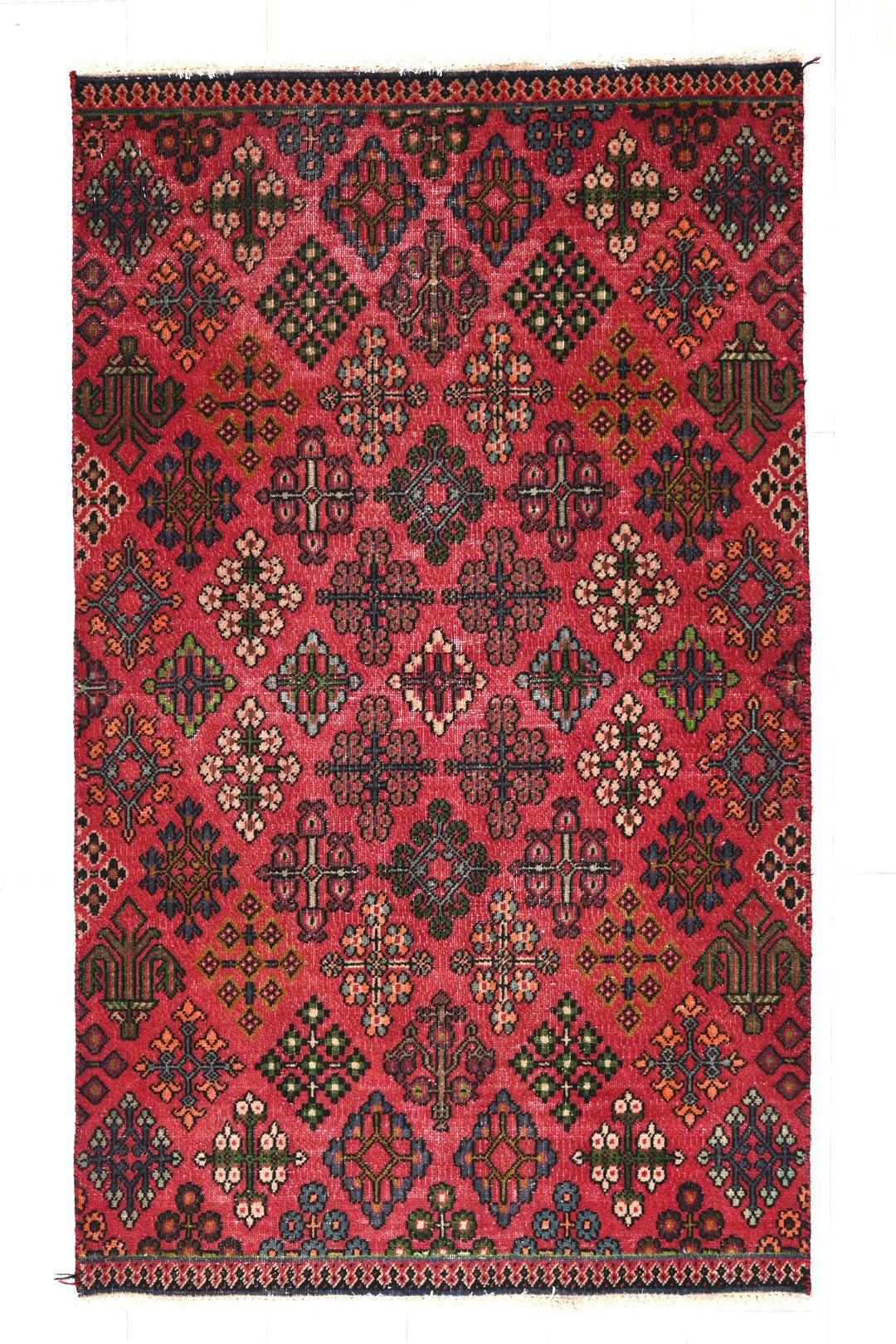 red Accent rug 2' 7" x 4' 2"