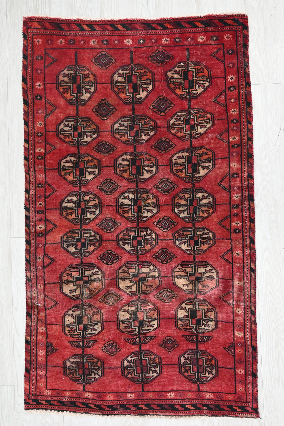 red Accent rug 2' 4" x 3' 11"