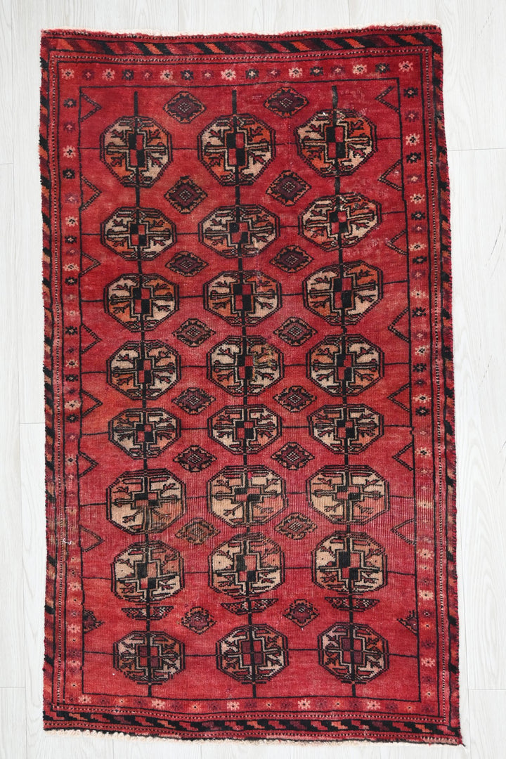 red Accent rug 2' 4" x 3' 11"