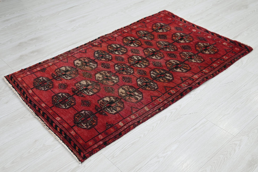 red Accent rug 2' 4" x 3' 11"