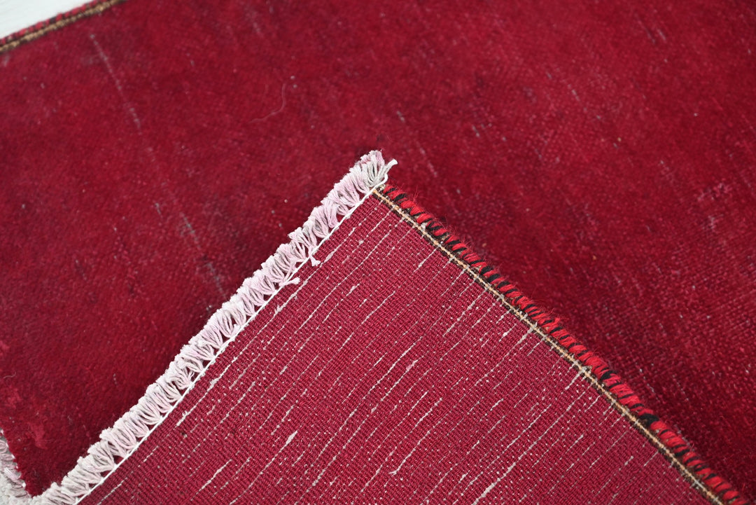 red Runner rug 2' 0" x 5' 9"