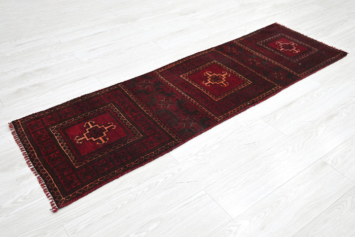 red Runner rug 1' 9" x 5' 9"