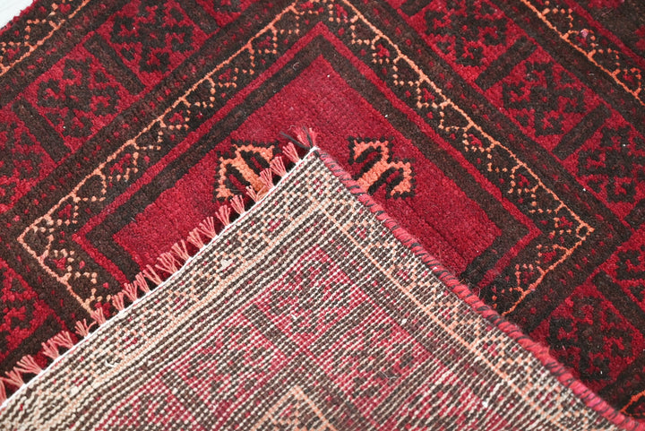 red Runner rug 1' 9" x 5' 9"