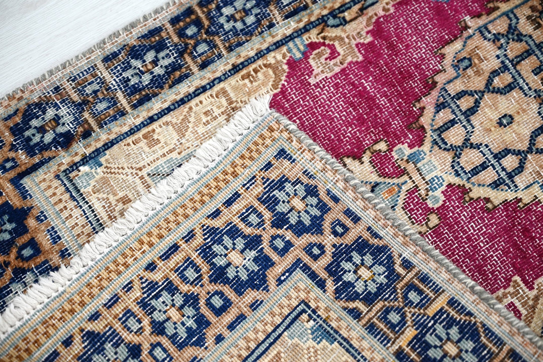 red Accent rug 1' 8" x 3' 10"