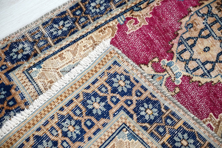 red Accent rug 1' 8" x 3' 10"