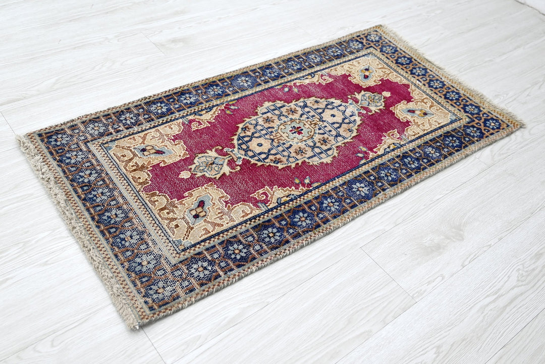 red Accent rug 1' 10" x 3' 8"
