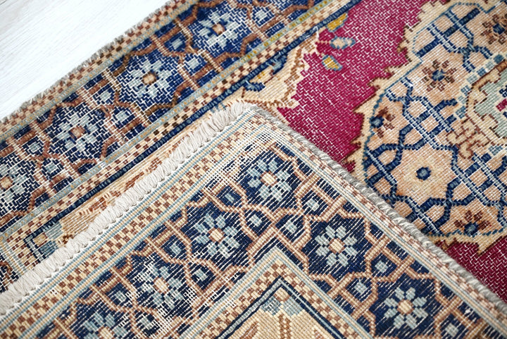 red Accent rug 1' 10" x 3' 8"