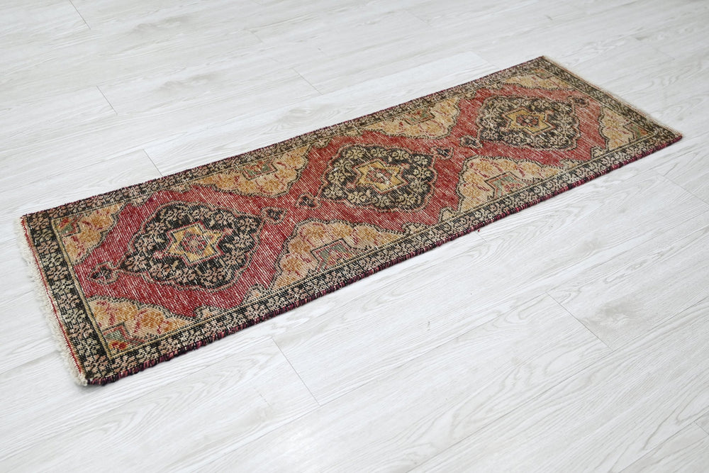red Runner rug 1' 5" x 4' 4"