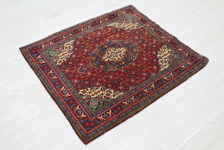 red Accent rug 2' 0" x 2' 5"