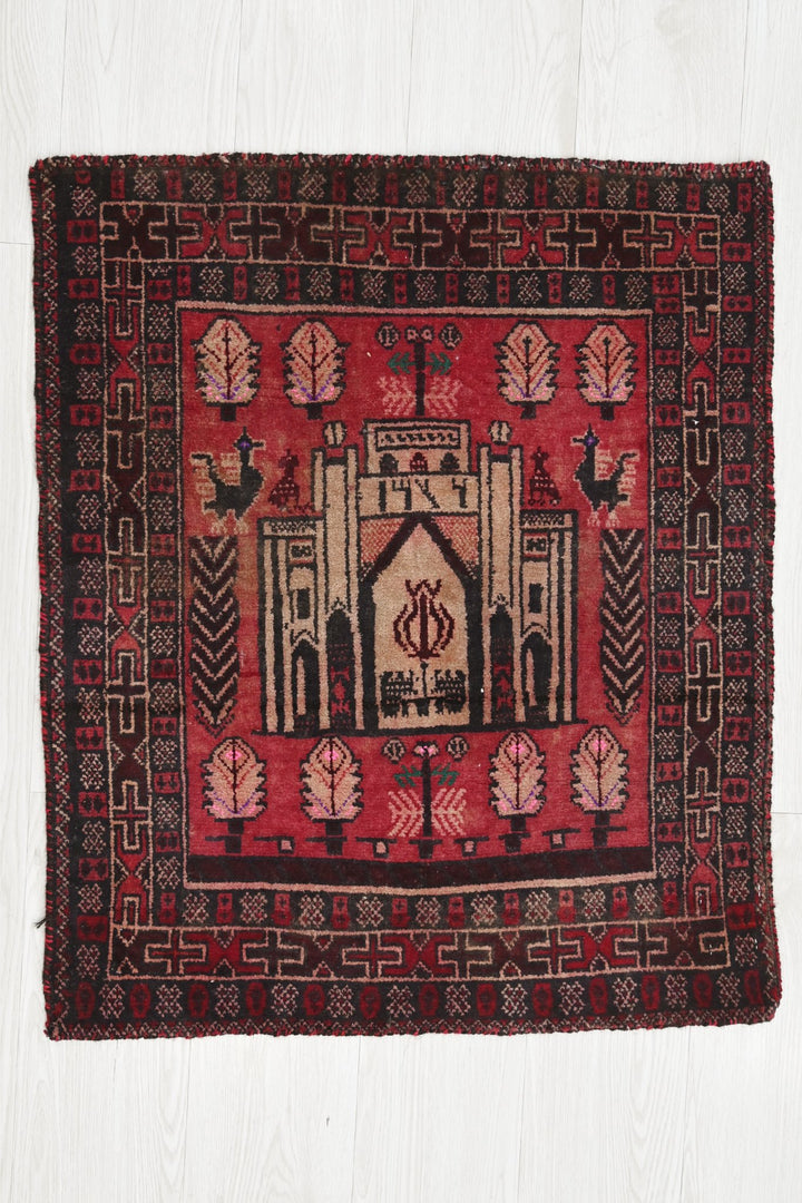 red Accent rug 2' 2" x 2' 6"