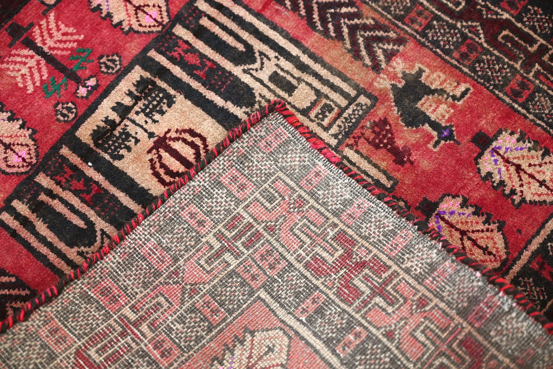 red Accent rug 2' 2" x 2' 6"