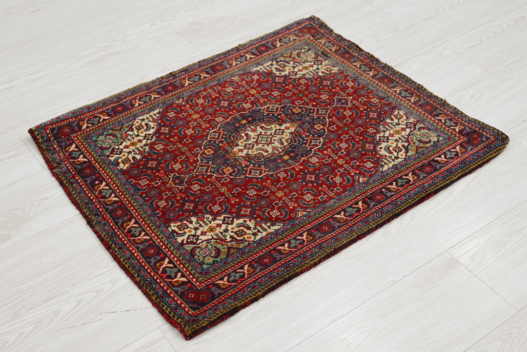 red Accent rug 2' 0" x 2' 6"